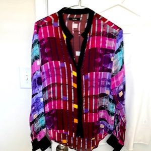 Colorful blouse by Forum, a high fashion Brazilian clothing store.